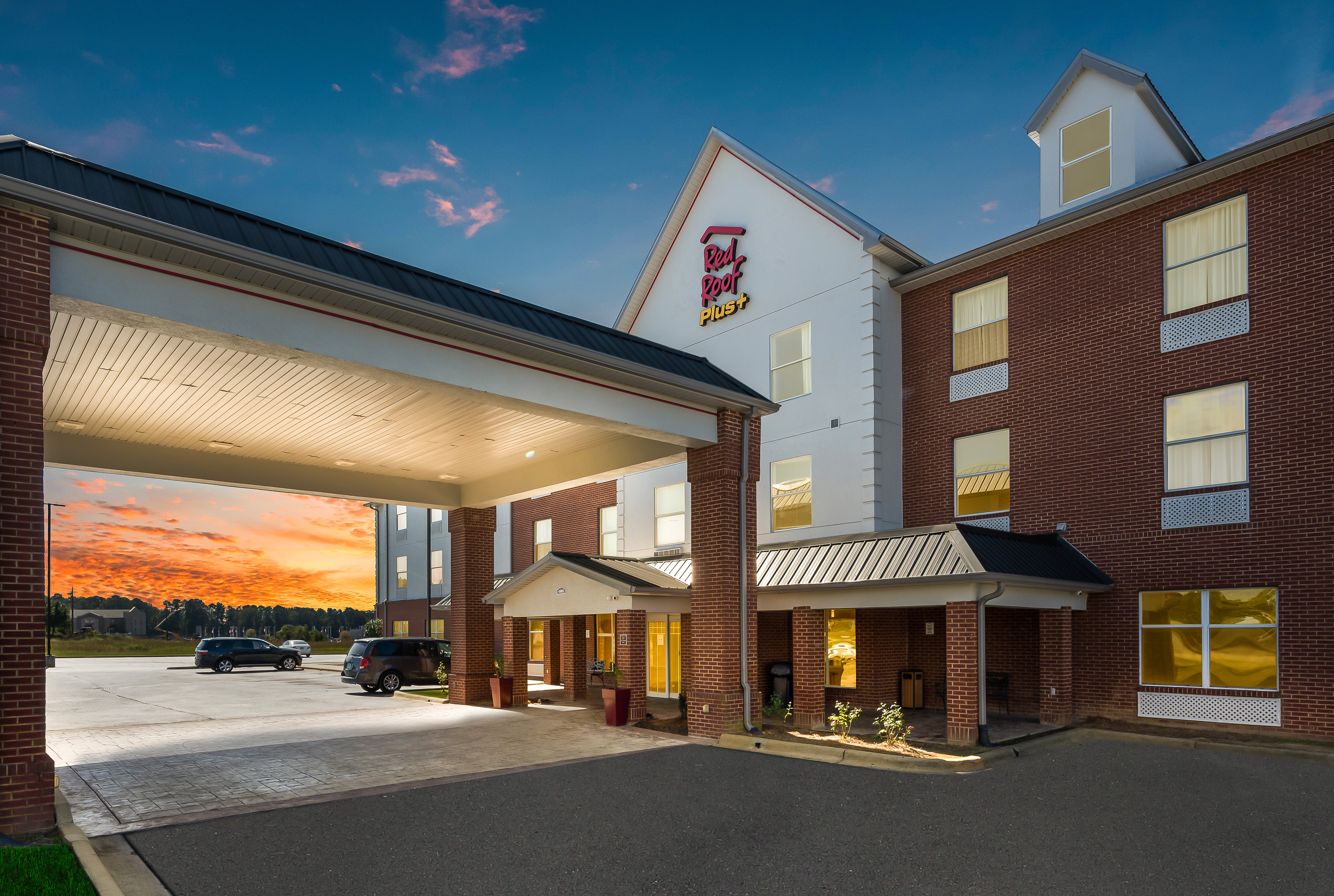 Red Roof PLUS & Suites Bessemer