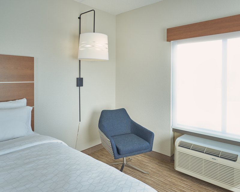 HOLIDAY INN EXP STES AKRON S