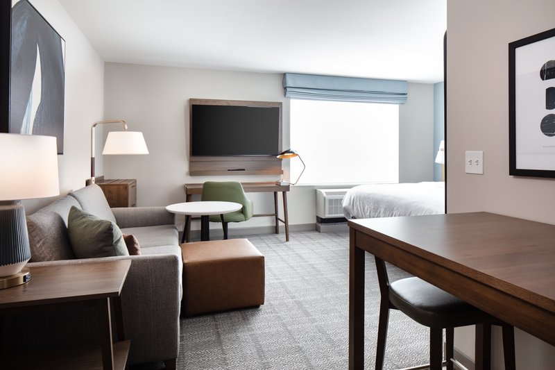 Staybridge Suites Iowa City – Coralville