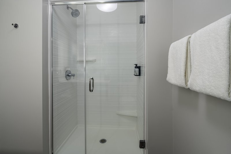 avid Hotels Milwaukee West – Waukesha