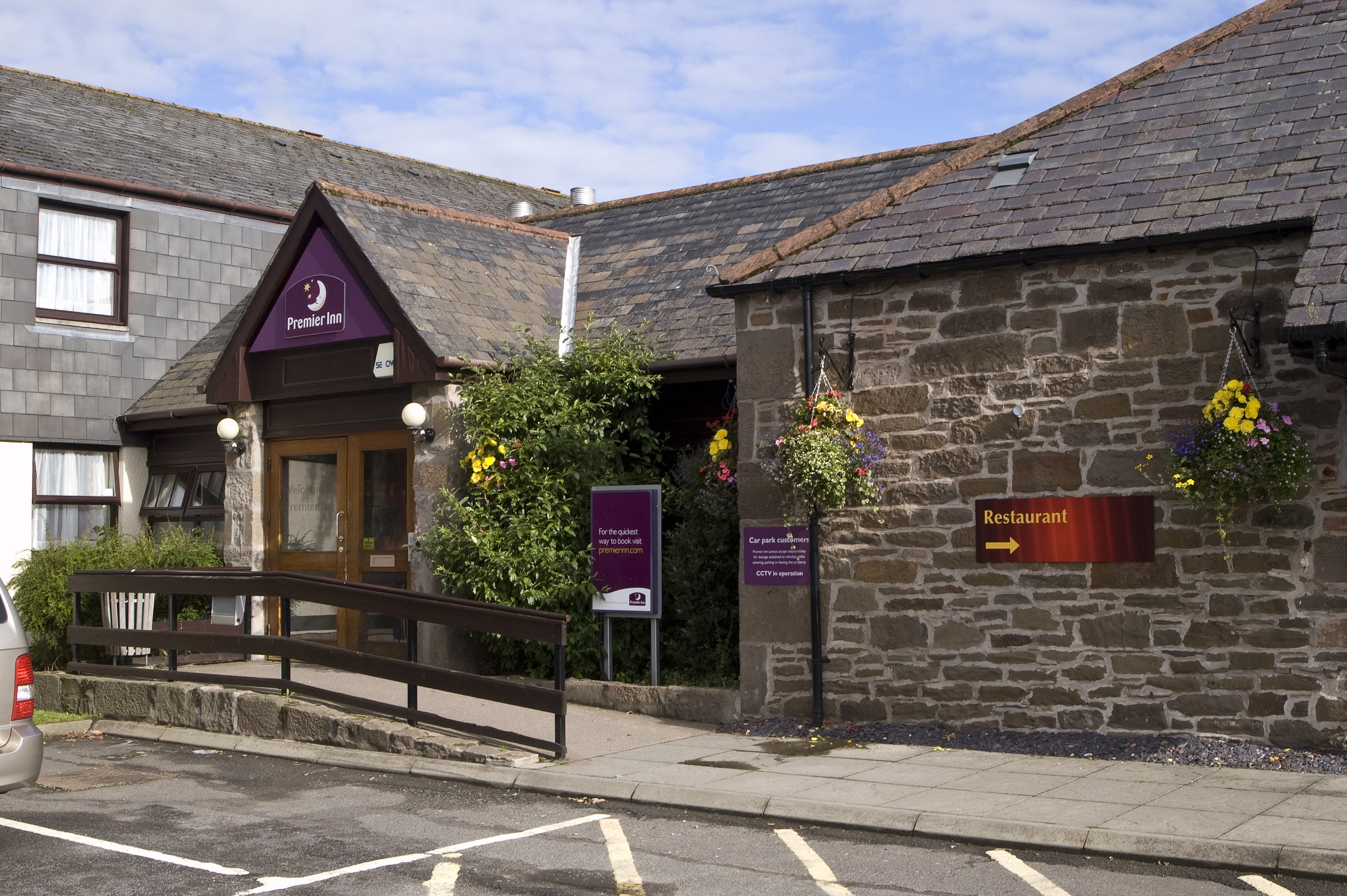 Premier Inn Dundee West