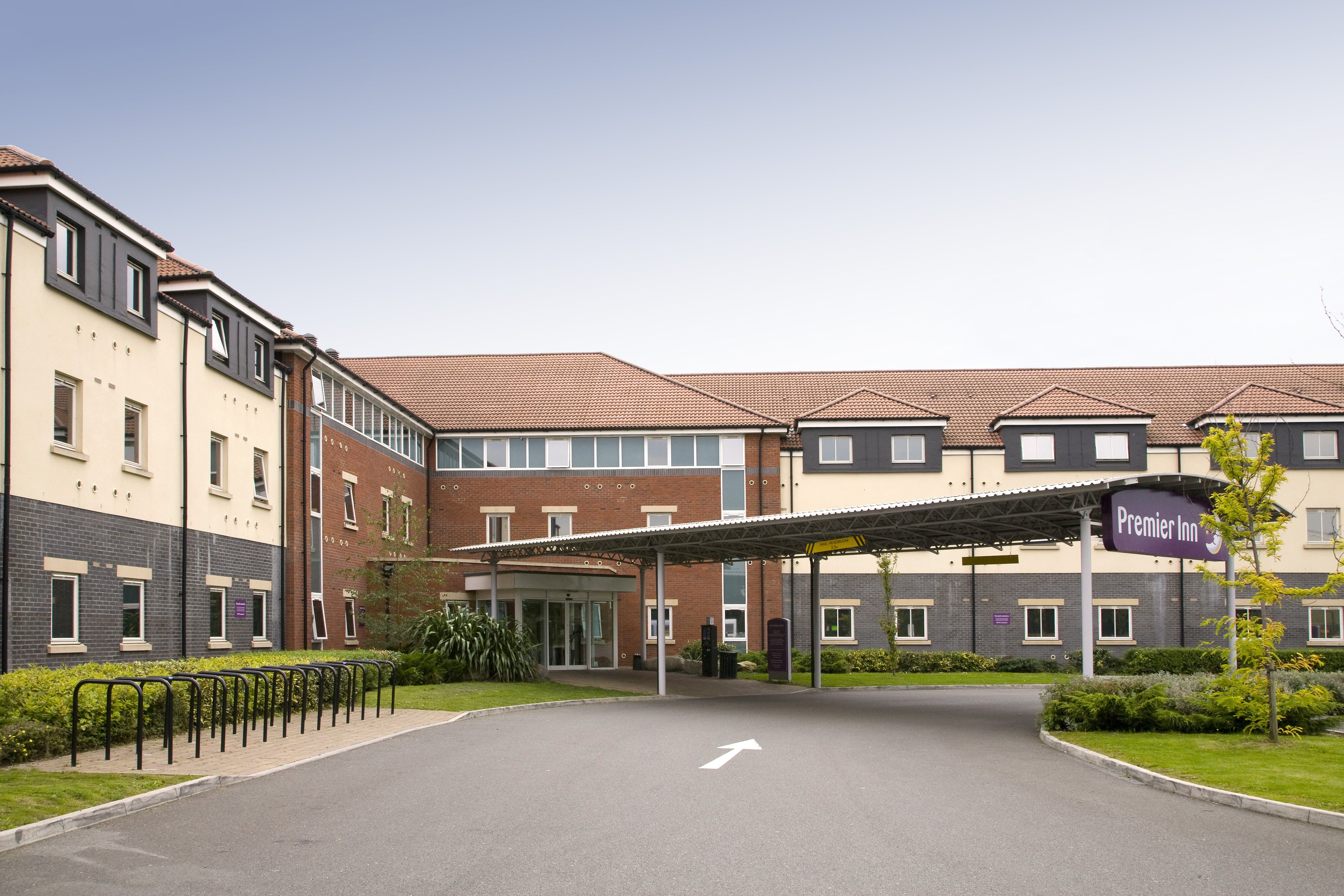 Premier Inn London Heathrow A. (M4, J4)