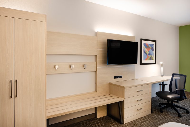 Holiday Inn Express and Suites Ft Myers Beach-Sanibel Gateway