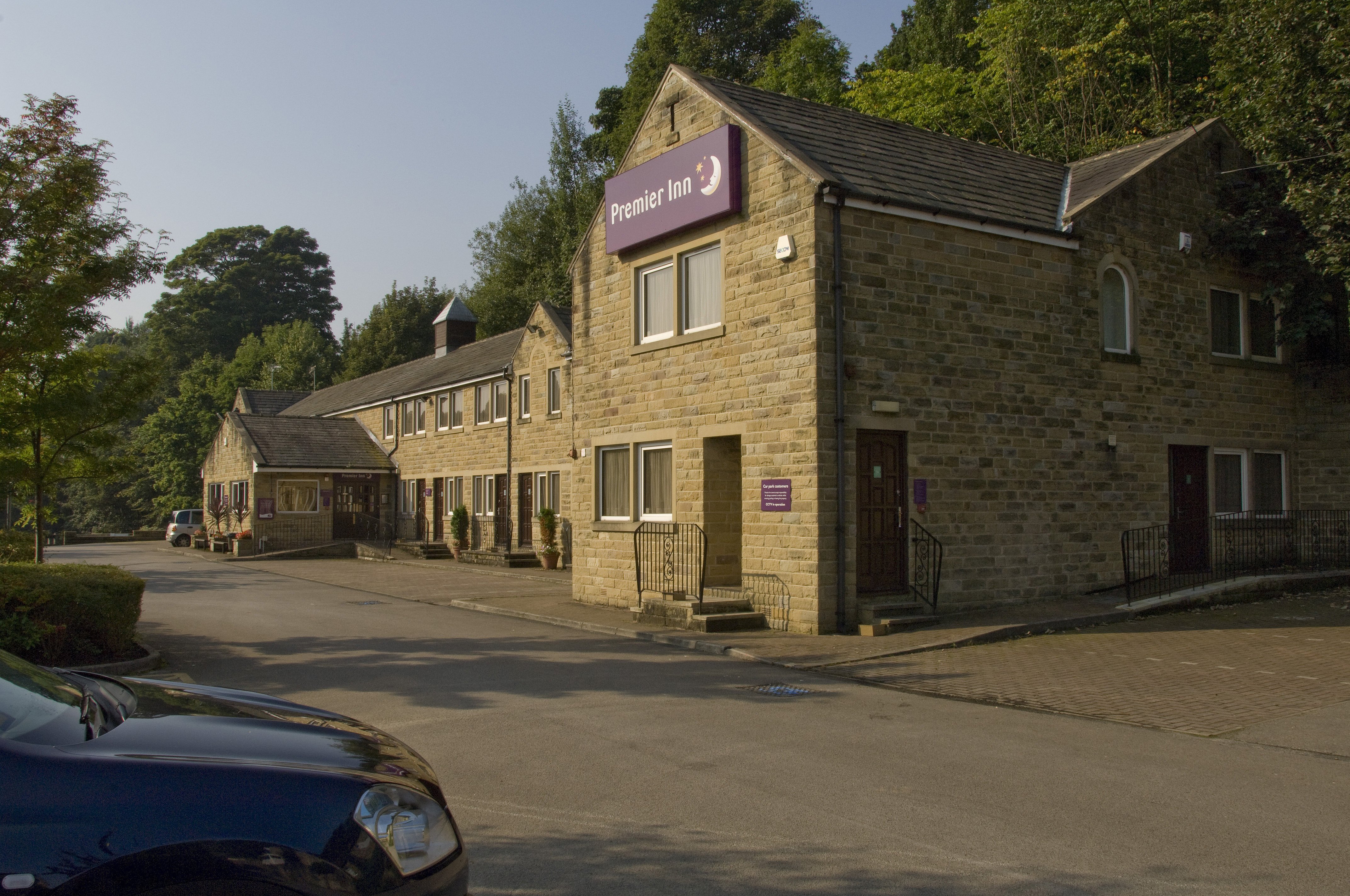 Premier Inn Halifax South (A629)