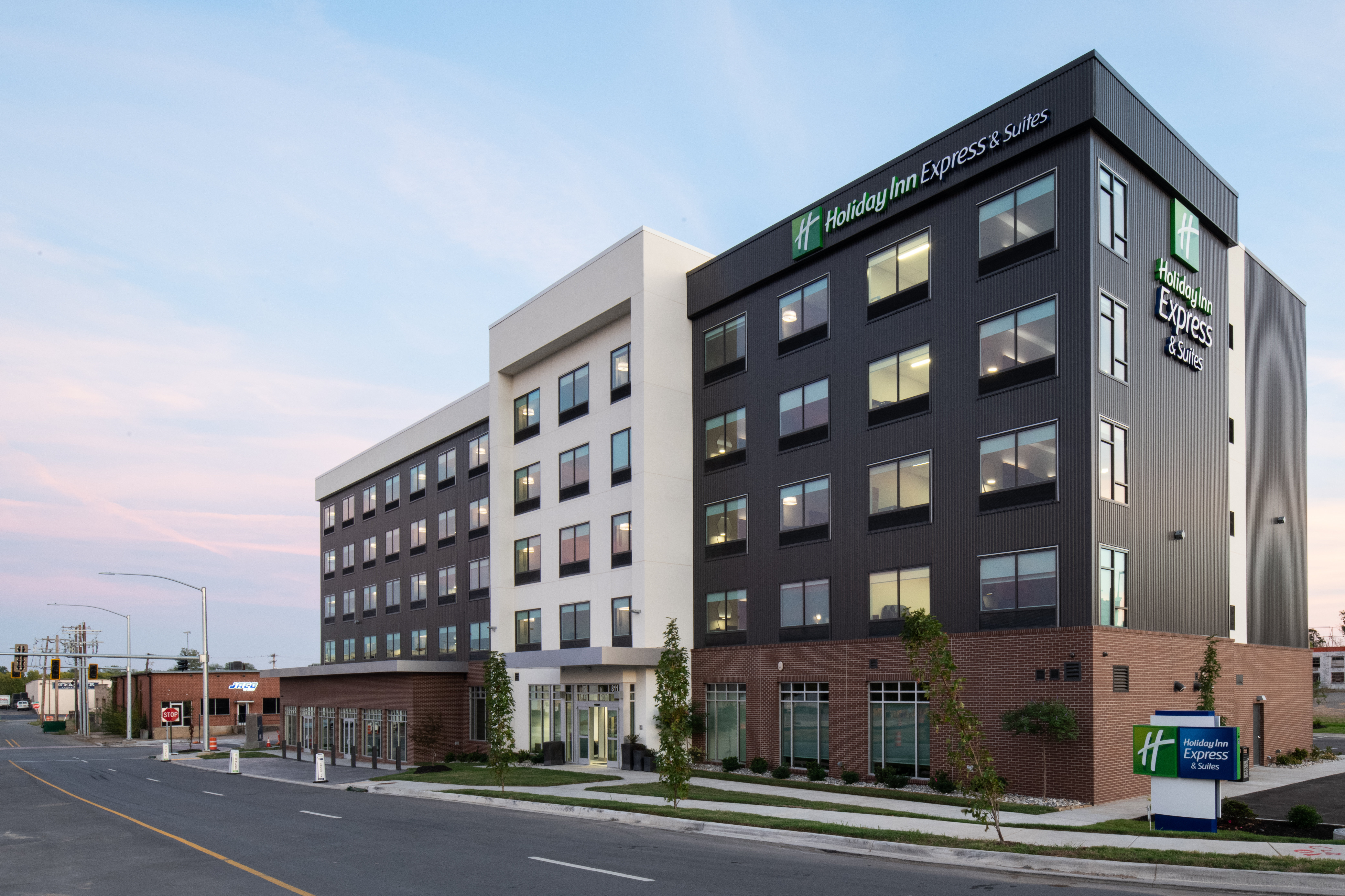 Holiday Inn Express & Suites Downtown