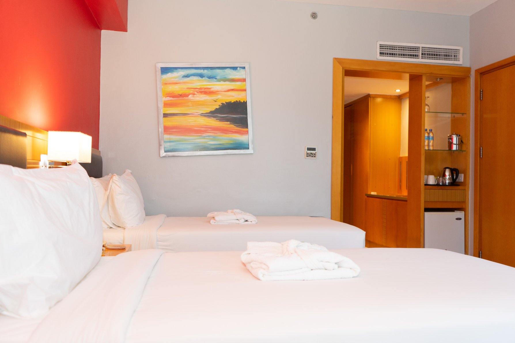 Holiday Inn DAR ES SALAAM CITY CENTRE Room Type - 2 Single Premium Lounge Access Smoking