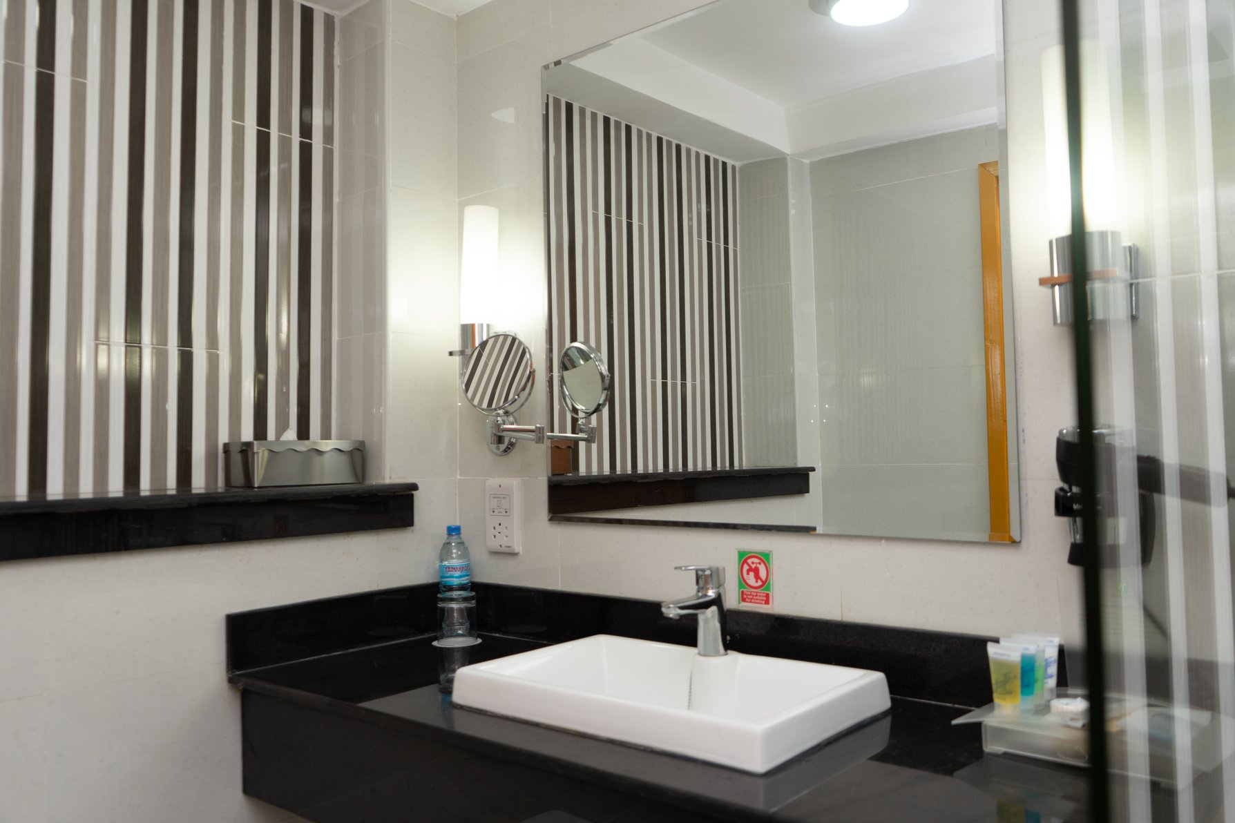 Holiday Inn DAR ES SALAAM CITY CENTRE Room Type - 1 Double Bed Standard Accessible