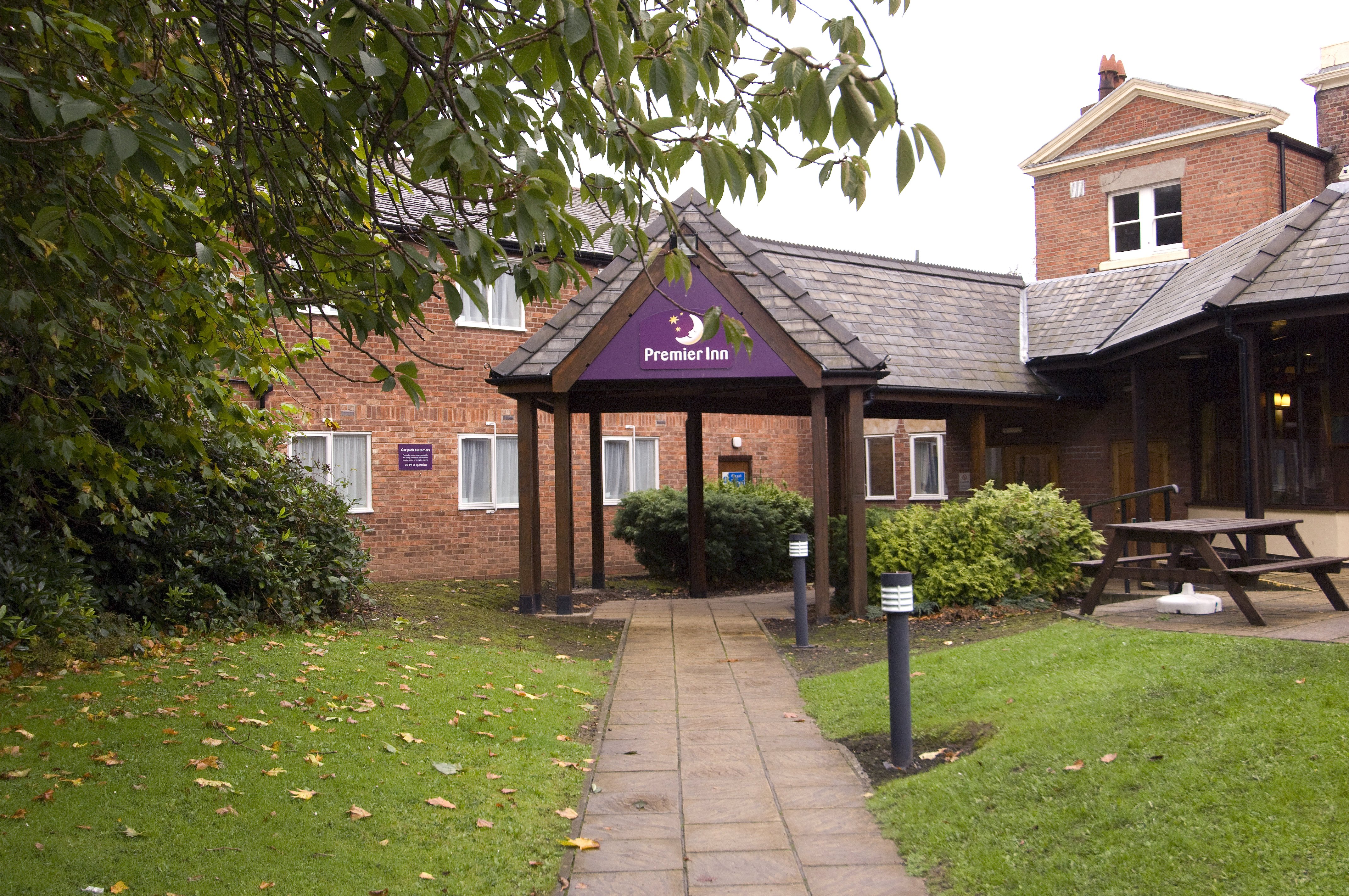 Premier Inn Wirral (Childer Thornton)