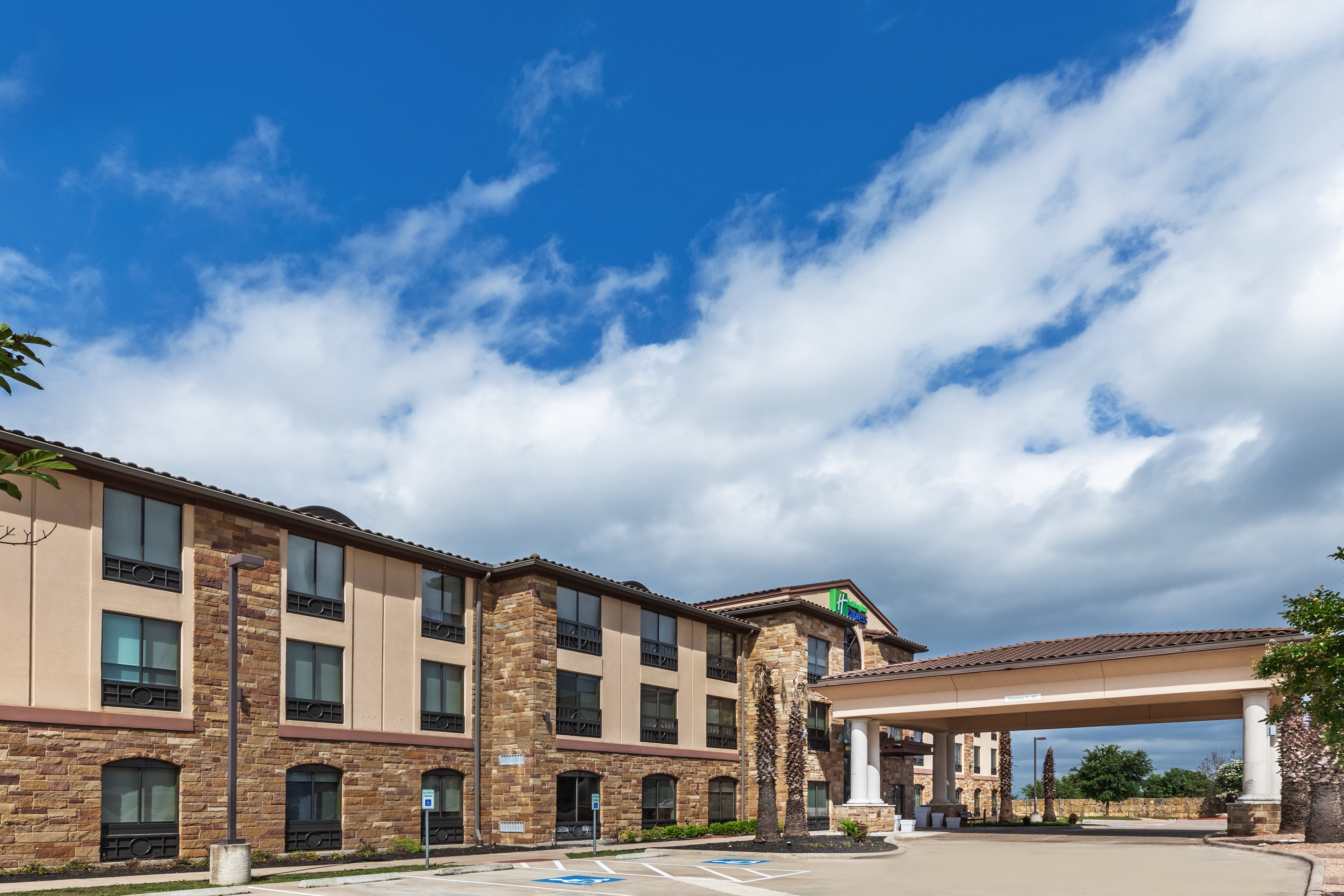 Holiday Inn Express Suites Lakeway