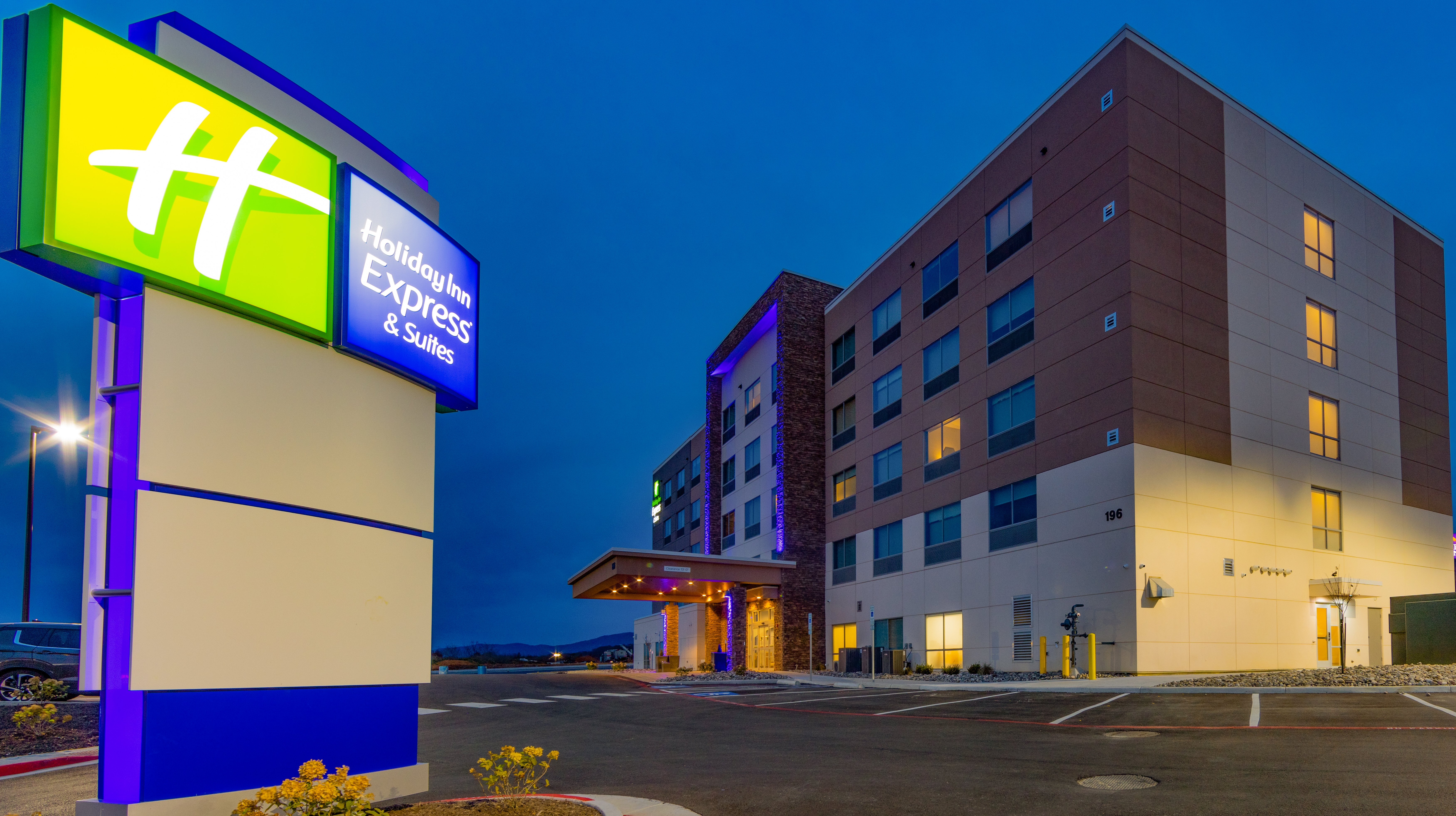 Holiday Inn Express & Suites-Univ Area