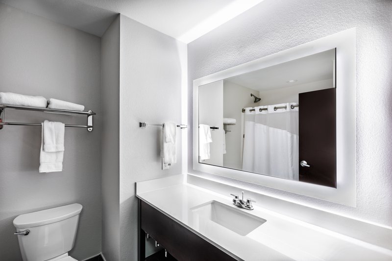 Holiday Inn Express and Suites Austin NW – Lakeway