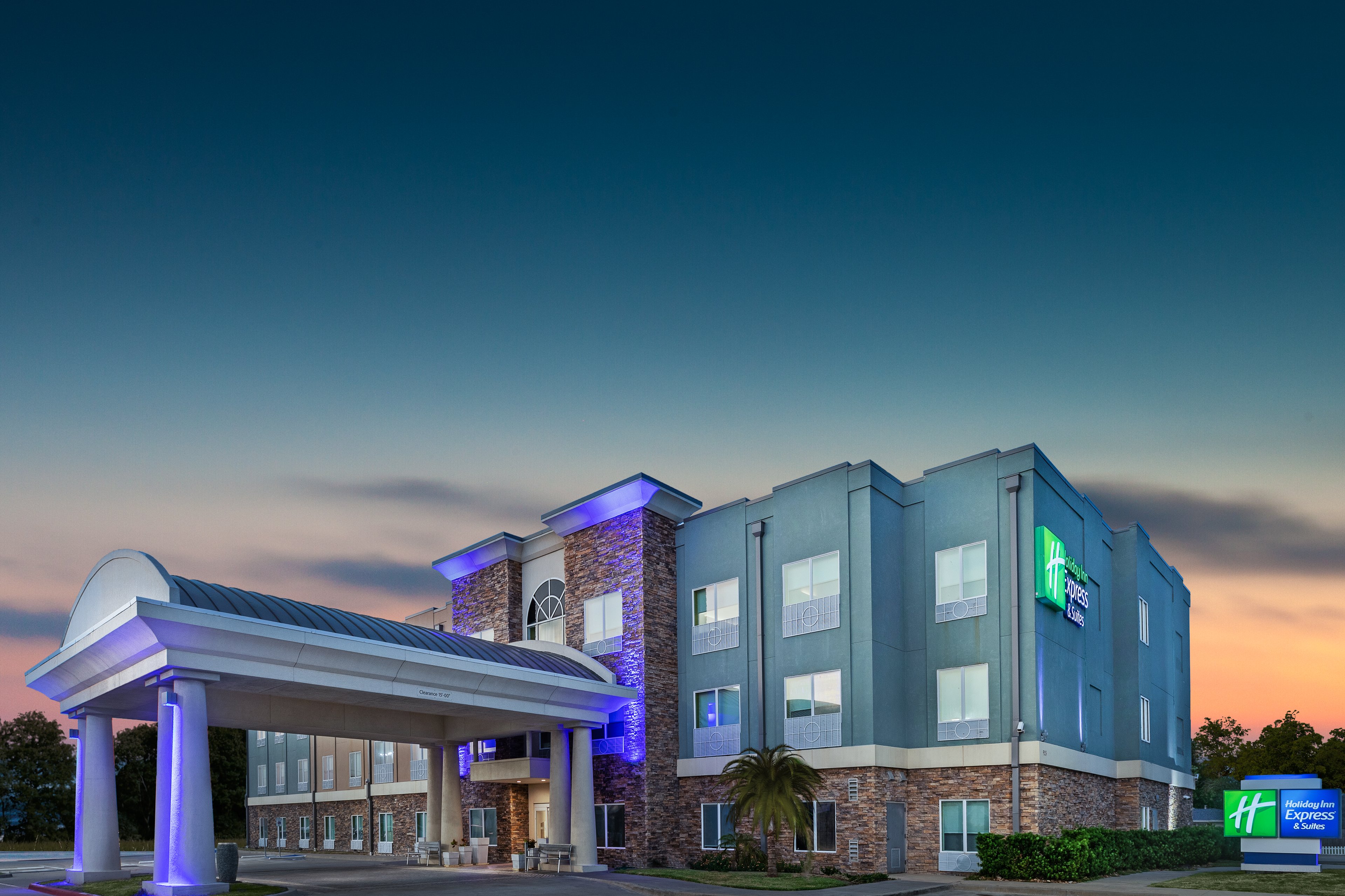 Holiday Inn Express & Suites