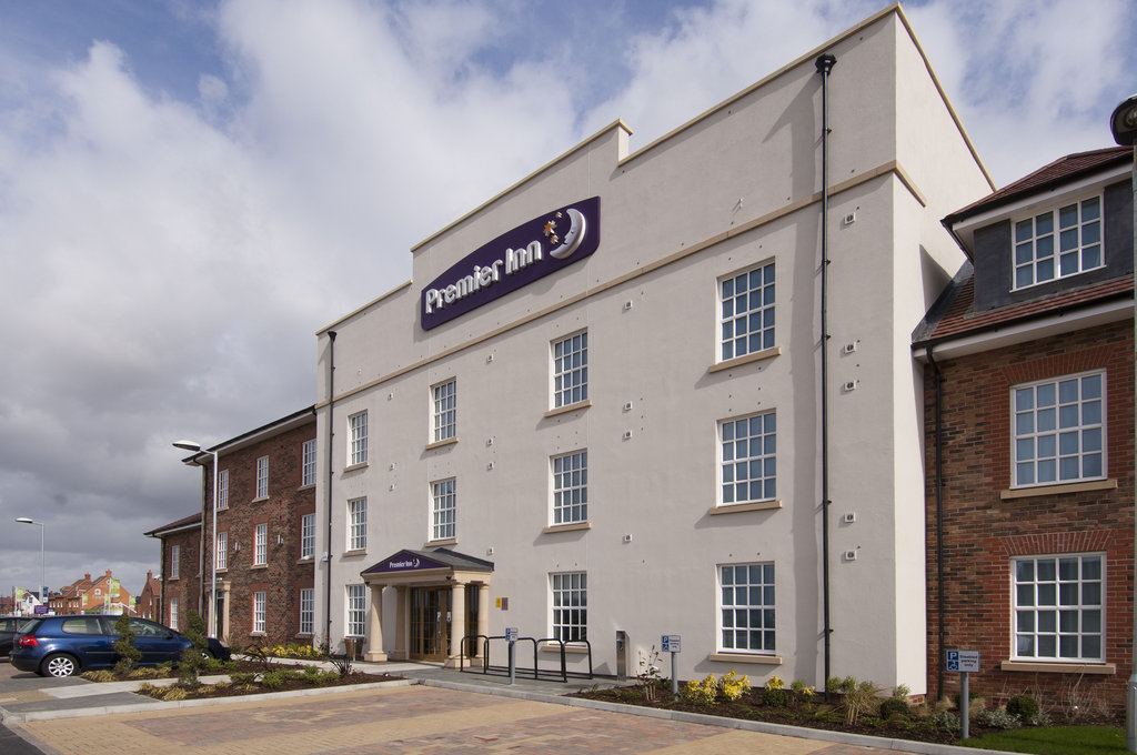 Premier Inn Bedford South (A421),  London