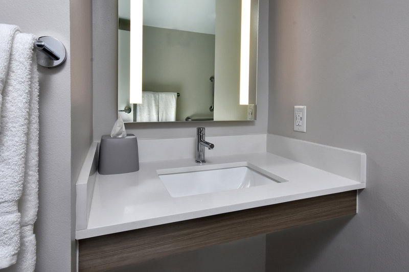KING HEAR MOBILITY ACCESSIBLE TUB NOSMK