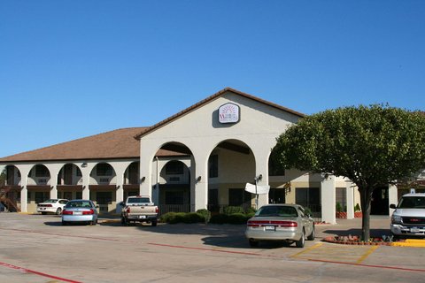 MH Weatherford Heritage Inn Exterior