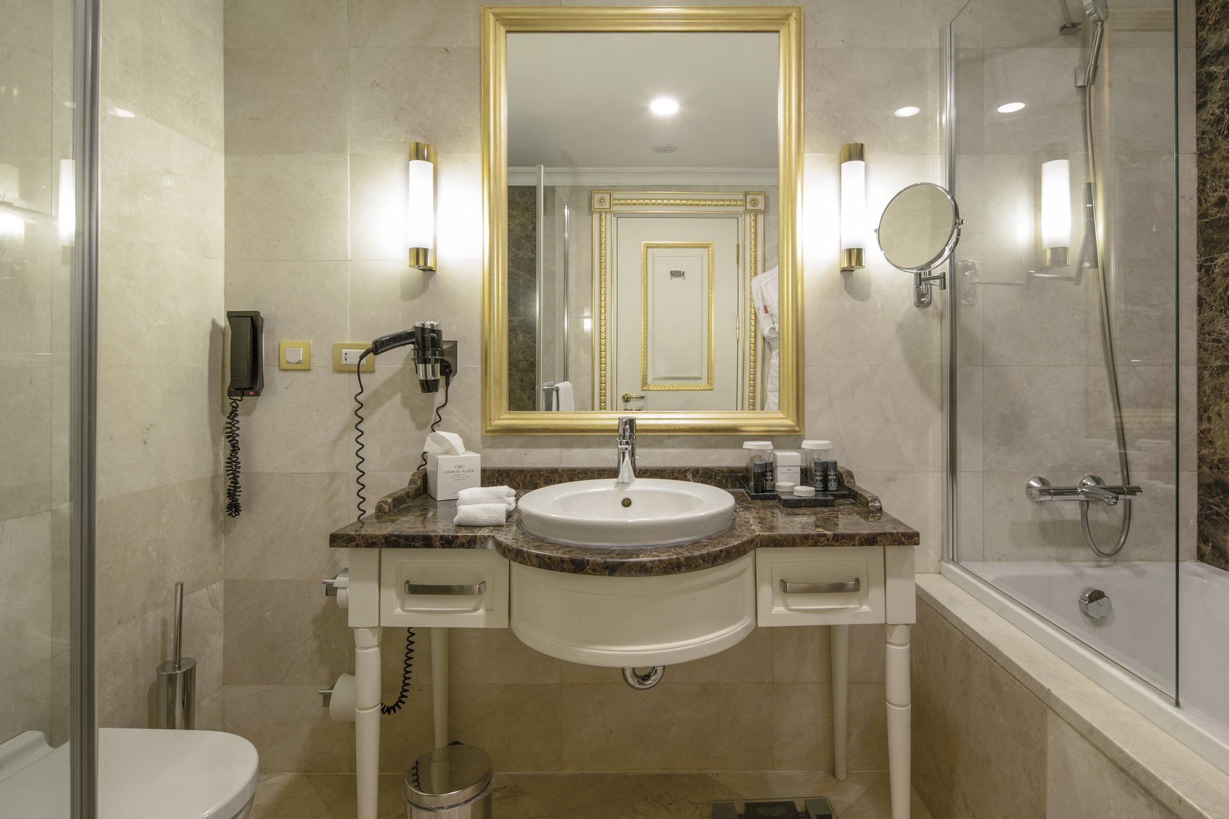 Crowne Plaza Hotel Istanbul - Asia Room Type - Standard King Room - Lounge Access Crowne Plaza Hotel Istanbul - Asia Room Type - Standard King Room - Lounge Access