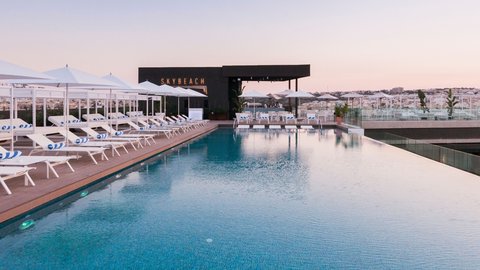 Stunning and Exclusive Rooftop Pool and Bar, SKYBEACH on Level 19