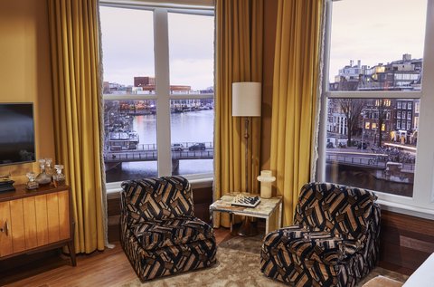 Bowmore Aston Martin Suite
