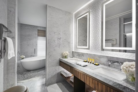 Mohist Room Mandarin Bathroom