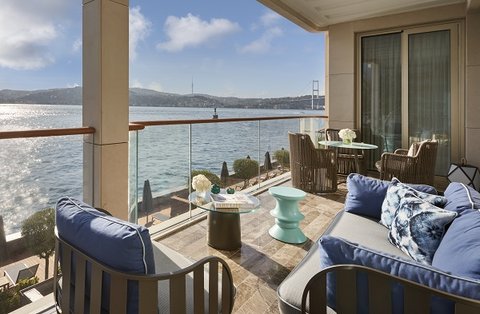 Moist Suite Mandarin Bosphorus Terrace