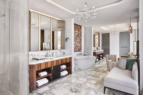 Moist Suite Royal Bathroom