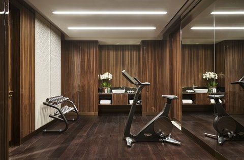 Moist Suite Royal Fitness