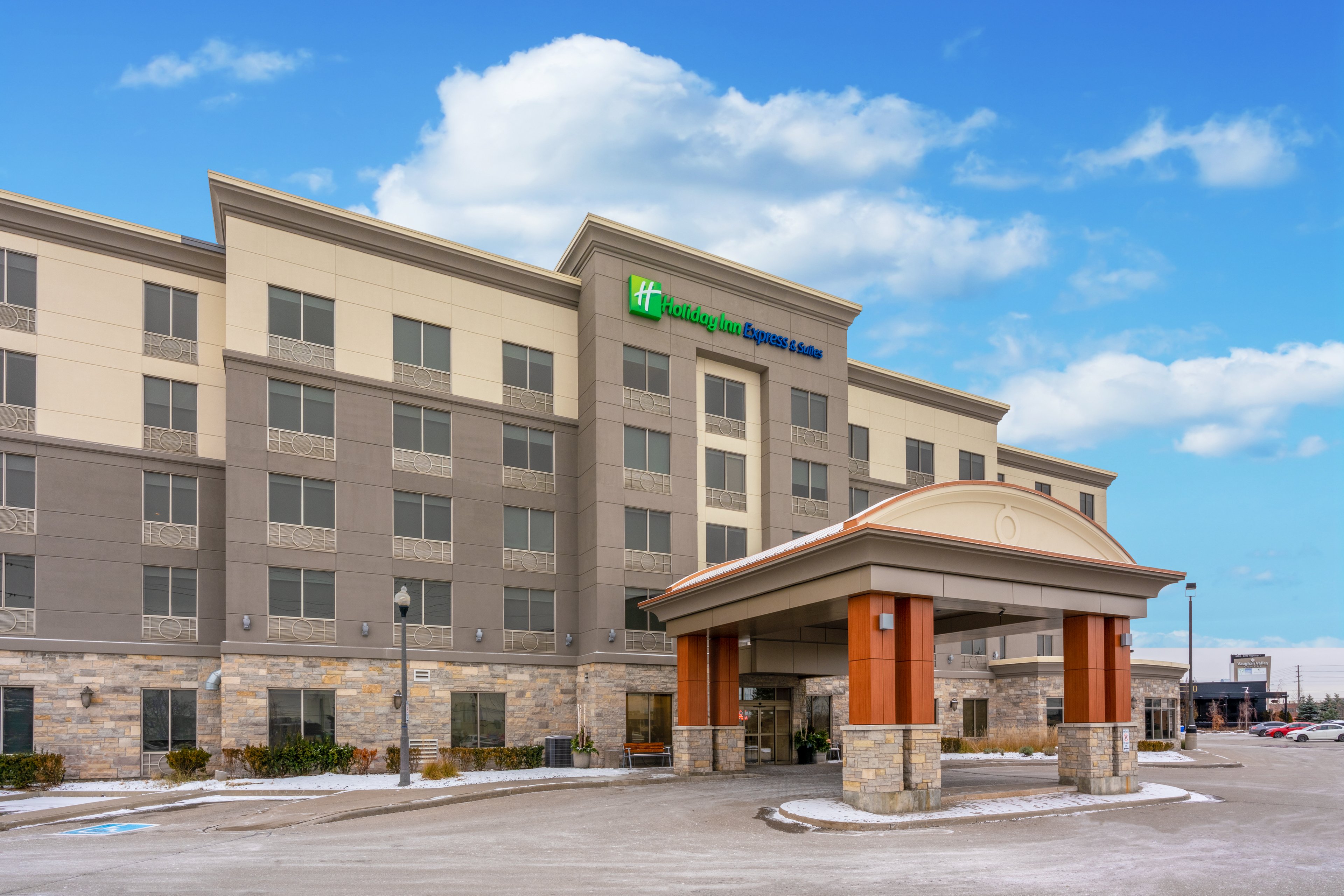 Holiday Inn Express Hotel & Suites