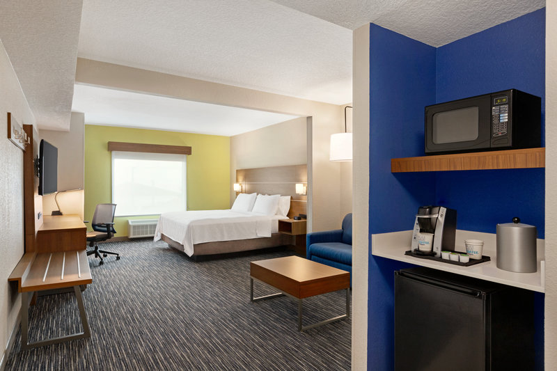 SUITE 1BD HEAR ACCESS ROLL IN SHWR NOSMK