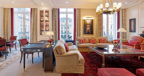 Royal Suite with grand living room
