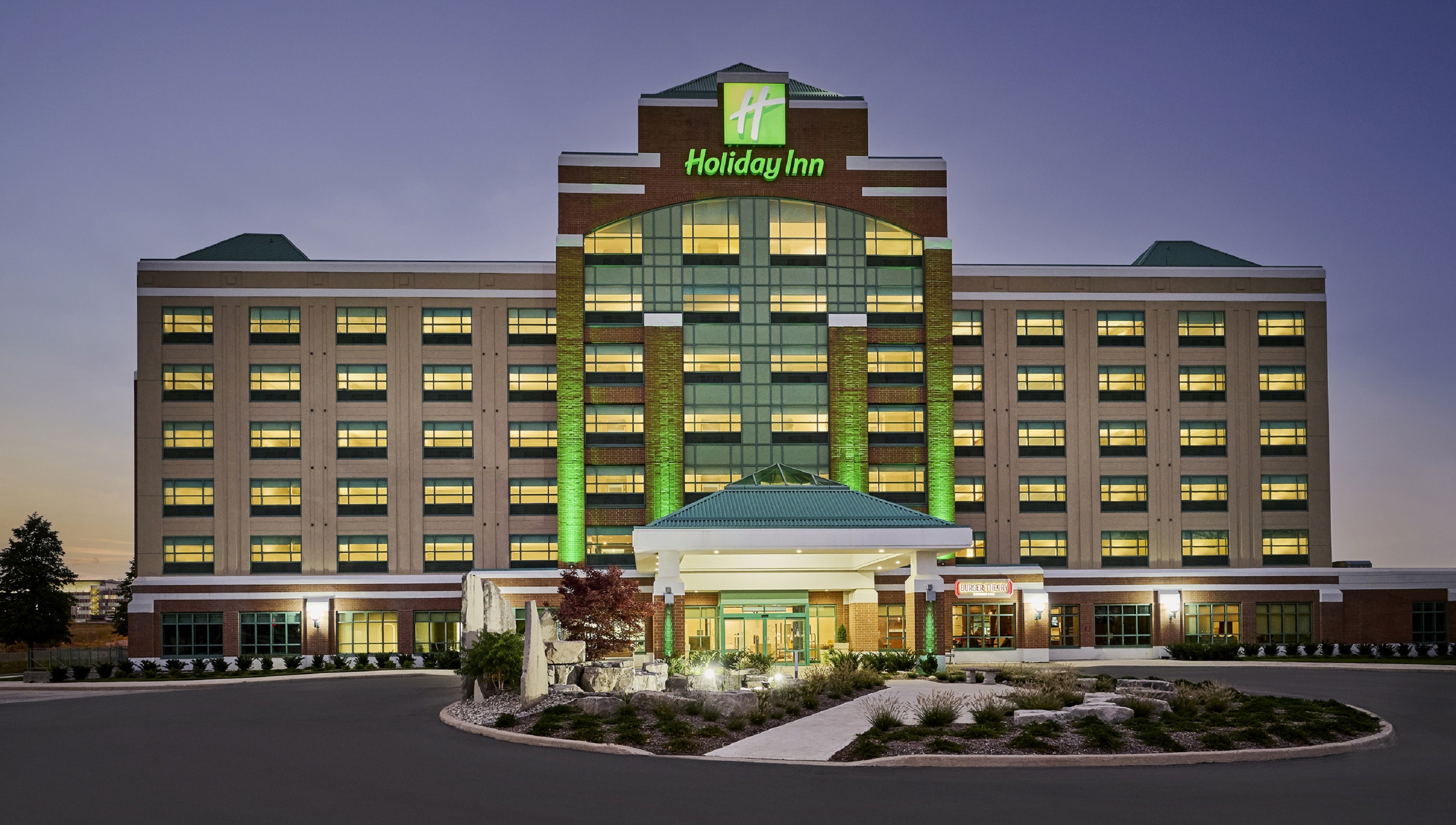 Holiday Inn & Suites Oakville @ Bronte