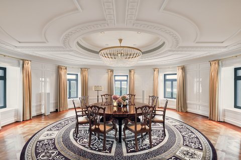 Maestro Suite Dining Room