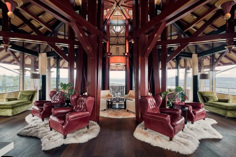 Maestro Suite Tower Living Room