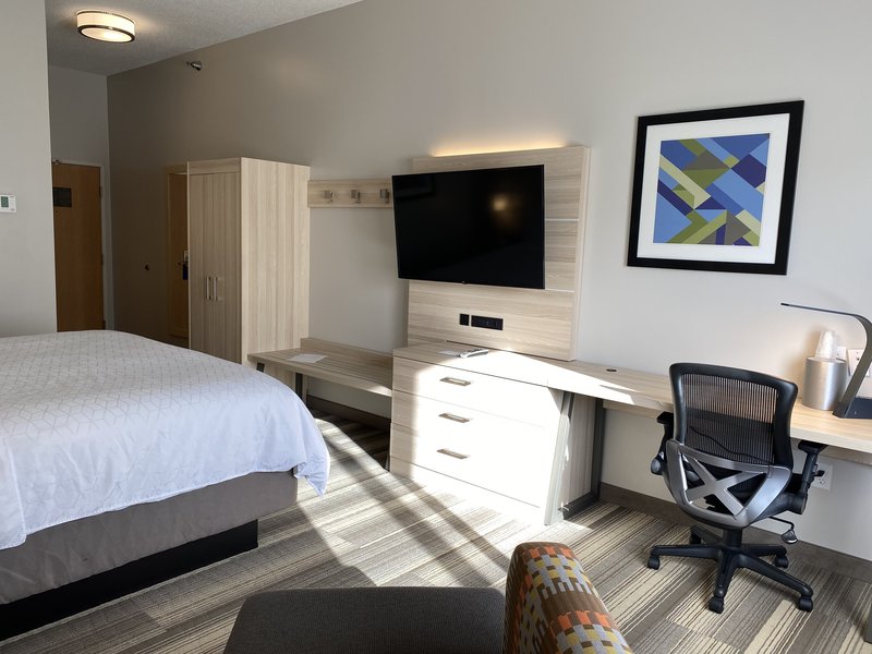 1 KING BED LEISURE NONSMOKING