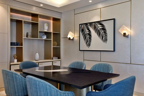 Astor Suite Dining Table