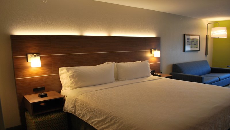 Holiday Inn Express & Suites Indianapolis North – Carmel