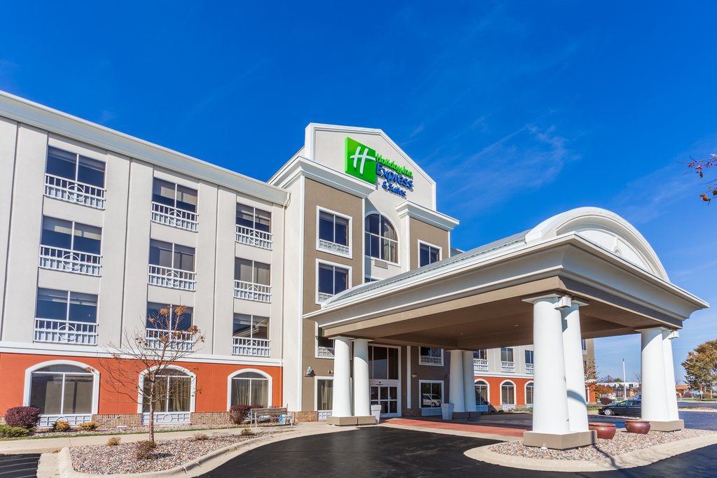 Holiday Inn Express & Suites ROCKFORD-LOVES Park, an IHG Hotel | Qantas