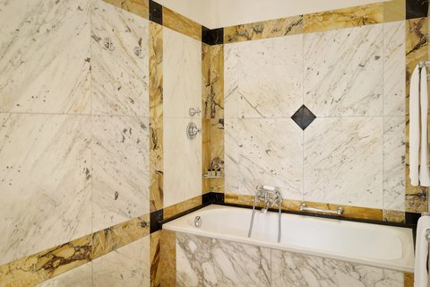 Baño de la habitación Deluxe