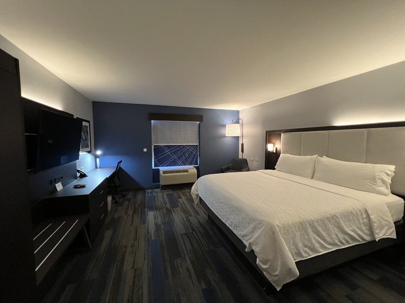 1 KING BED LEISURE NONSMOKING