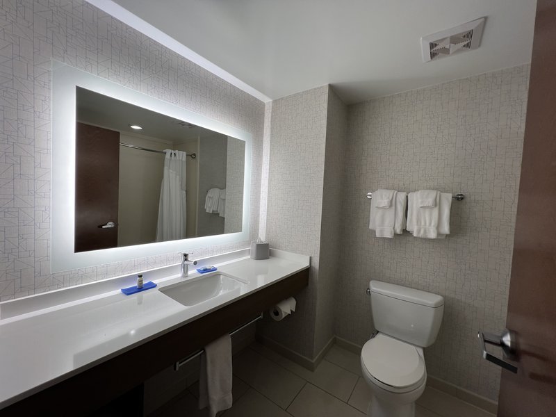 HOLIDAY INN EXP STES ELKRIDGE