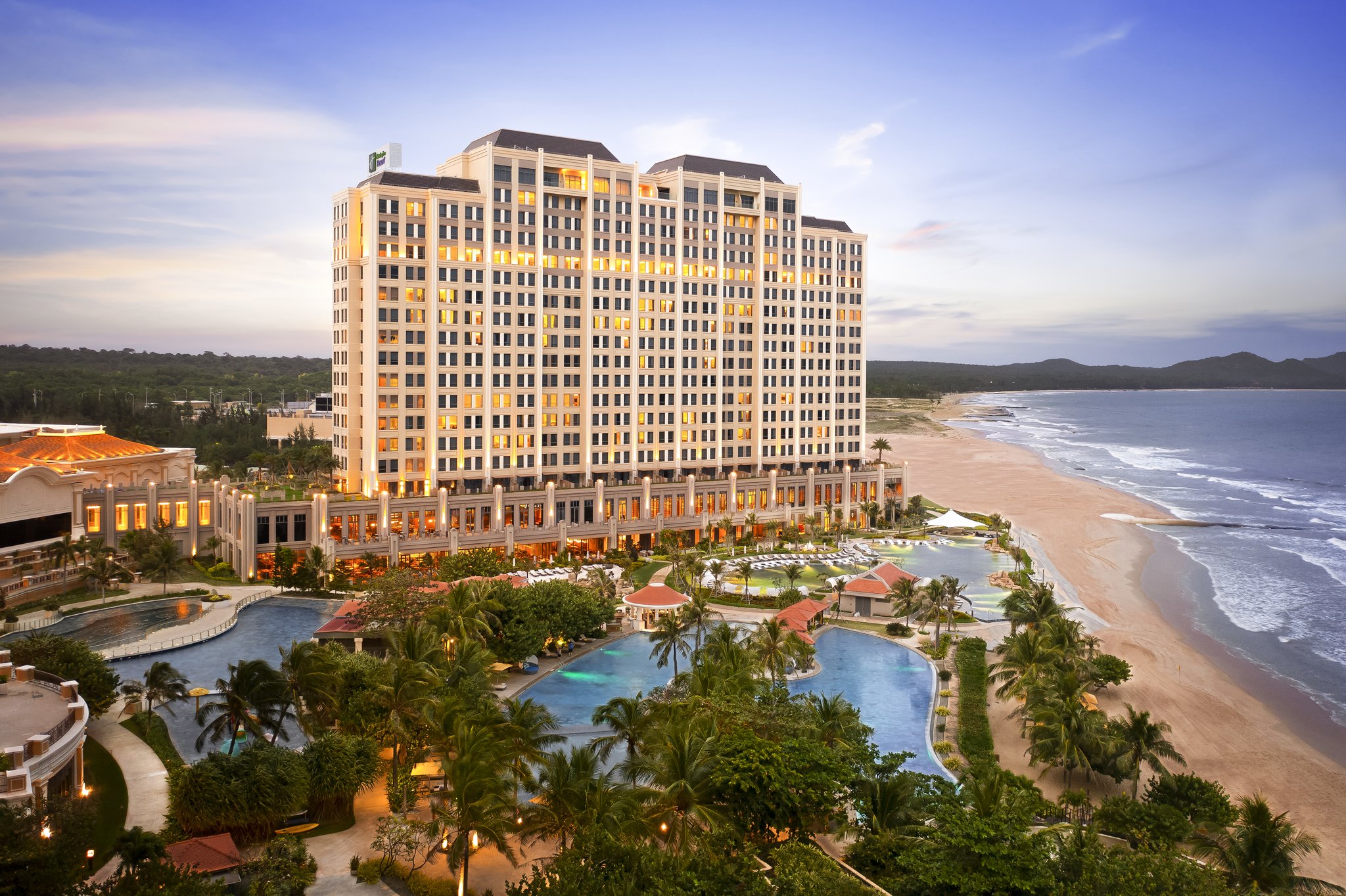 Ho tram beach. Вунг сан. дананг mice туризм. melia ho tram beach resort номер с террасой.