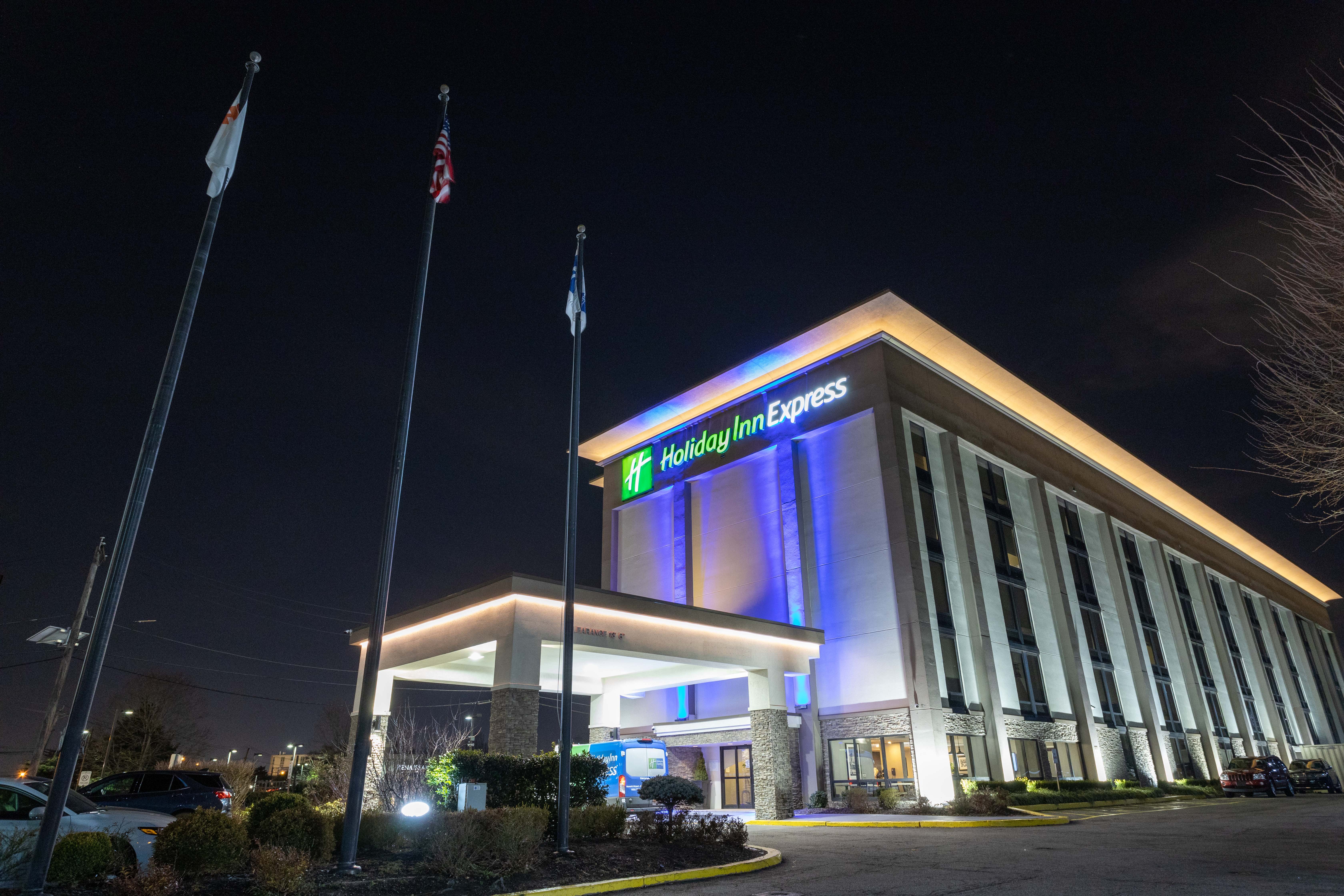 Holiday Inn Express Newark Airport