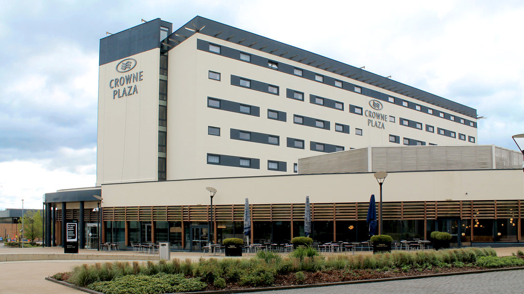 Crowne Plaza Reading East Terrace for outdoor al fresco dining