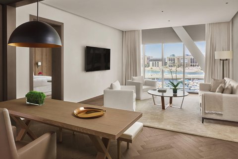 Suite Superior con vistas al puerto deportivo - Sala de estar