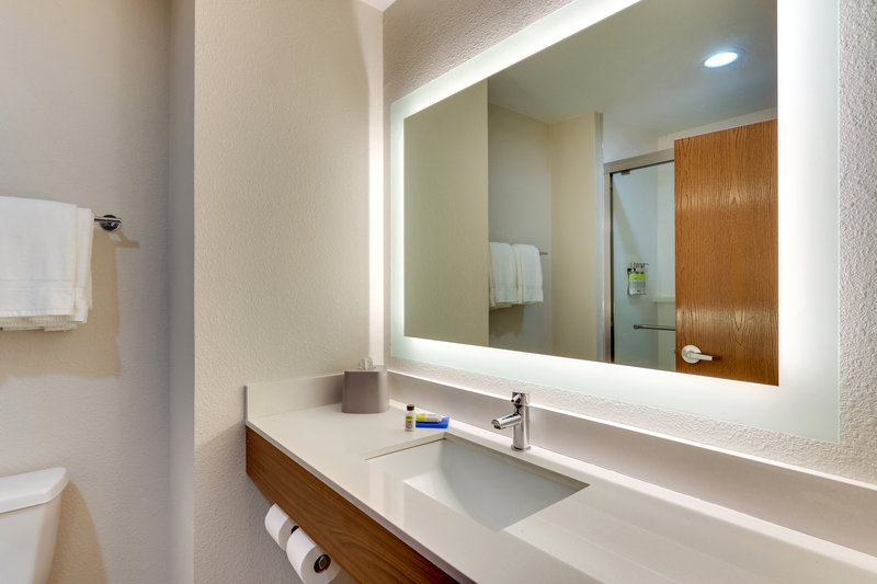 HOLIDAY INN EXP STES LAKE WORT
