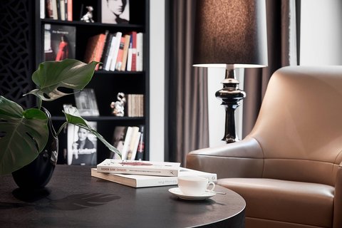 Lobby Library - Seating Area