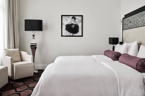 Twin/Twin Deluxe Guest Room