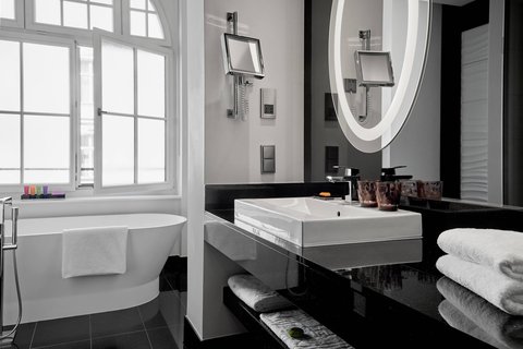Junior Suite - Bathroom