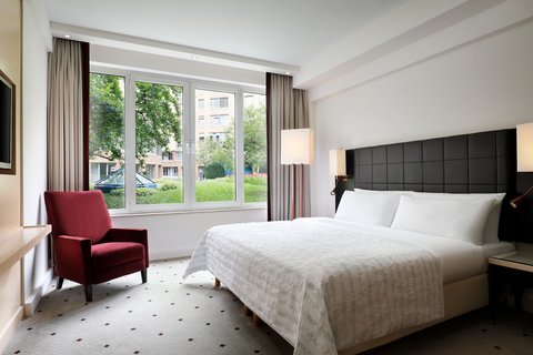 Deluxe Guestroom Queen