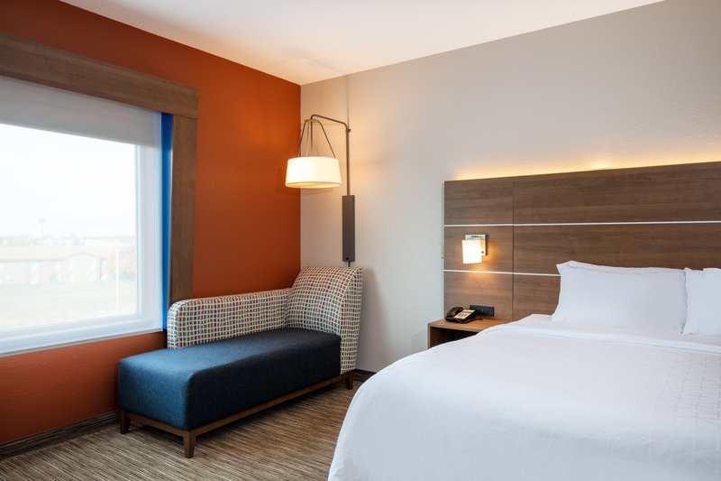 Holiday Inn Express and Suites Beloit