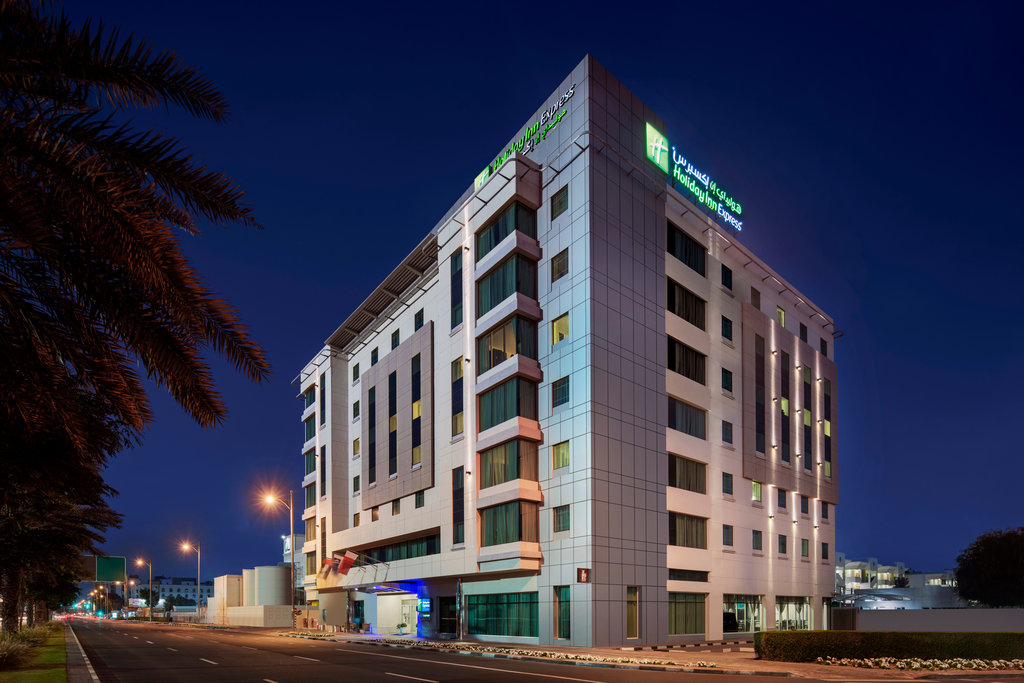 Stay in the heart of Jumeirah area